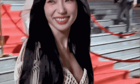 Màn khoe đường cong trập trùng, thu hút gần 2,5 triệu mắt xem của người đẹp có họ hiếm ở Việt Nam