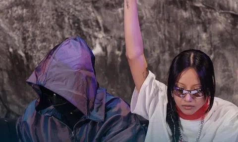 Vị giám khảo bí ẩn bịt kín mặt, trùm đầu suốt 2 ngày khi đi tuyển thí sinh Rap Việt là ai?