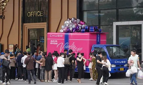 Chubb Life khuấy đảo Hà Nội, Sài Gòn với hộp quà “khổng lồ” gây thương nhớ nhân Ngày Sức khoẻ Thế giới
