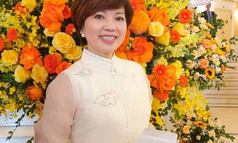 Hội ngộ Chí Trung sau 5 năm ly hôn, Ngọc Huyền nói về mối quan hệ, đang nuôi mẹ ruột 80 tuổi ngồi xe lăn