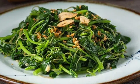 Loại rau rẻ ở chợ có lượng canxi gấp 9 lần nước hầm xương, sắt nhiều hơn thịt bò lại ít thuốc trừ sâu