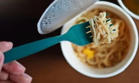 Nam sinh nôn ra máu sau bữa ăn đêm, chuyên gia cảnh báo thói quen trẻ hay làm, bố mẹ cũng chủ quan