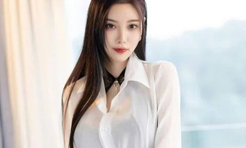 Nữ thư ký mặc áo sơ mi trắng đi làm, ai cũng choáng nhẹ vì nhìn vào là thấy hết đồ phòng hộ