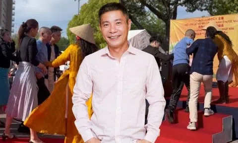 "Cô Đẩu" Công Lý giờ di chuyển phải có người dìu, gây xúc động vì vẫn hết mình với sân khấu