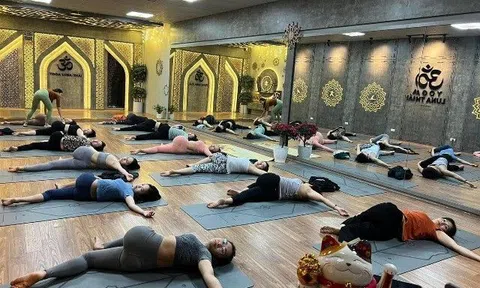 Yoga Luna Thái cùng các “Hoa hậu Yoga” sở hữu thương hiệu Yoga đắt giá