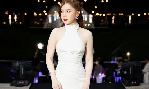 Chủ tịch Shynh Group bất ngờ xuất hiện với thân hình thon gọn tại Women of Our Time 2023