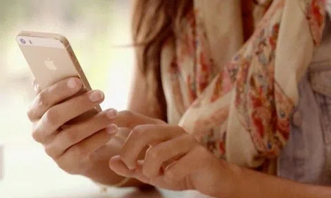 Nghỉ lễ, chồng bỗng chuyển 2 tỷ vào tài khoản kèm một câu nhắn, đọc xong tôi thấy đau đớn vô cùng