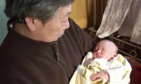 Mẹ chồng góa phụ 60 tuổi bỗng có con thứ 2, danh tính bố đứa trẻ khiến cả làng ngỡ ngàng