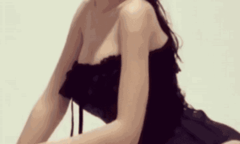 Làm lại kiểu tóc "bết rệt" từng bị gièm pha năm xưa, mẹ của Cadie Mộc Trà được khen lấy khen để