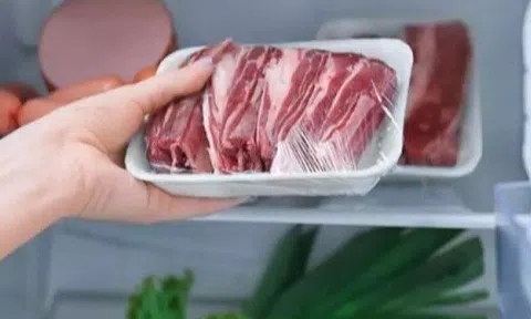 Để quên thịt lợn trong tủ lạnh, sau 5 ngày nghỉ lễ liệu có còn sử dụng được hay vứt bỏ?