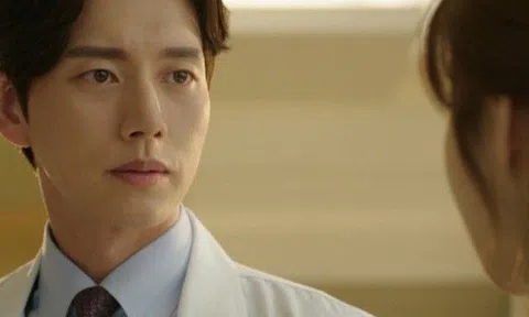 Một mình ôm con nhập viện gặp ngay người yêu cũ là bác sĩ, hôm sau chồng nói một câu làm tôi mang ơn suốt đời