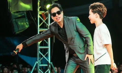 Ngọc Sơn cùng cháu trai 10 tuổi khuấy động sân khấu 10.000 khán giả