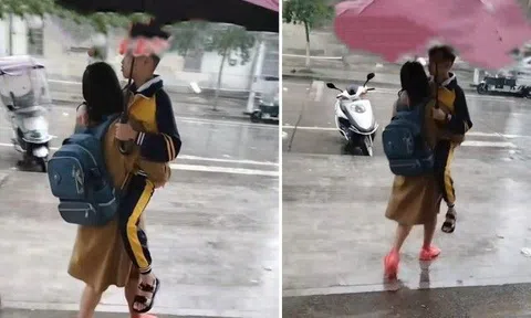 Đến trường đón con tan học, bà mẹ làm một hành động khiến cư dân mạng chia phe tranh cãi