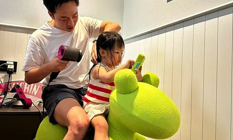 Cảnh Cường Đôla chăm con trong biệt thự triệu đô: Làm móng, gội đầu, sấy tóc cho Suchin bằng máy đắt nhất nhì thế giới
