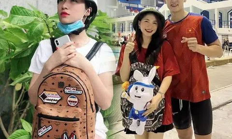 Sang Campuchia xem SEA Games, Hoà Minzy đeo balo hàng hiệu không giống ai, đội chiếc nón huyền thoại