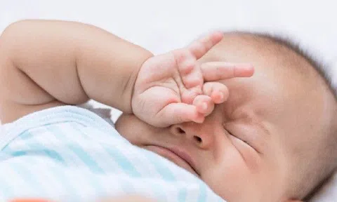 Đứa trẻ tương lai thông minh, não bộ phát triển nhanh sẽ có 3 biểu hiện này khi ngủ