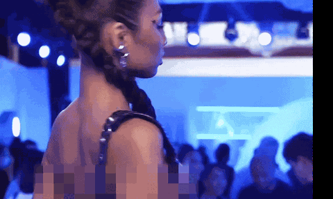 Gặp sự cố tụt váy, nữ sinh hàng không được H'Hen Niê "sủng ái" có cách xử lý đáng nể