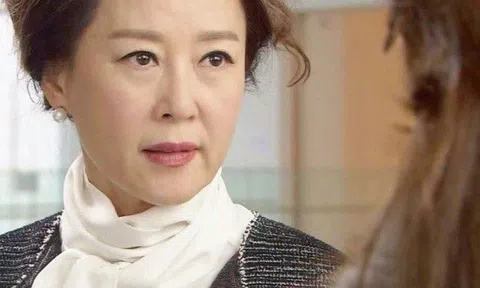 Lên thăm con gái đẻ, vừa tới cửa bà thông gia hỏi thẳng: "Bà tắm chưa, mùi phân trâu sợ ảnh hưởng đến cháu”