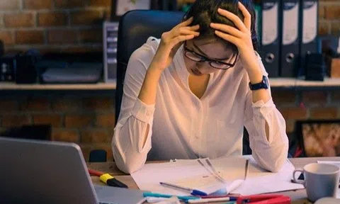 Cô gái mắc chứng cuồng dâm, "yêu" bao nhiêu cũng không thấy đủ, biết lý do nhiều người thấy đáng thương hơn đáng trách