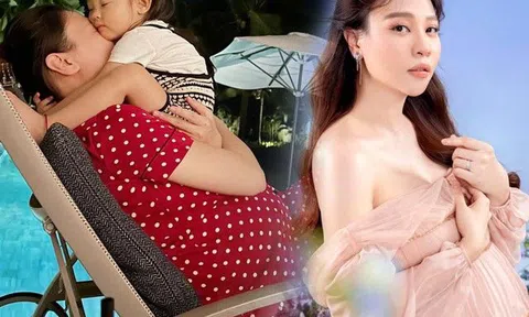 Nhà đầy đô la nhưng lúc mang bầu, Đàm Thu Trang vẫn diện bộ đồ chân chất, bà nội trợ nào cũng có
