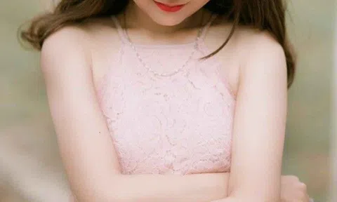 Chờ bố ngủ say, đêm nào con gái cũng ra phòng khách ngủ, nghe bé tâm sự tôi thấy ân hận