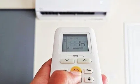 Mẹ chồng nhất quyết bấm nút này khi bật điều hòa, cả nhà “méo mặt” khi thấy hóa đơn tiền điện tăng gấp đôi