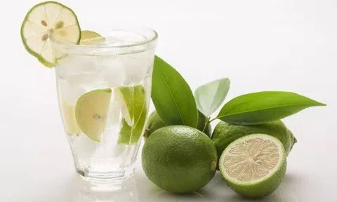 Uống nước chanh nóng hay lạnh có lợi hơn? Cách pha nước chanh cực đỉnh giúp giữ nhiều vitamin C nhất lại thơm ngon