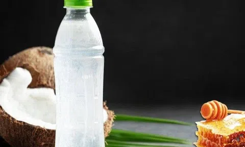 Nước dừa uống không đã mát bổ, pha thêm thứ này vào còn tăng gấp bội độ ngon và tác dụng