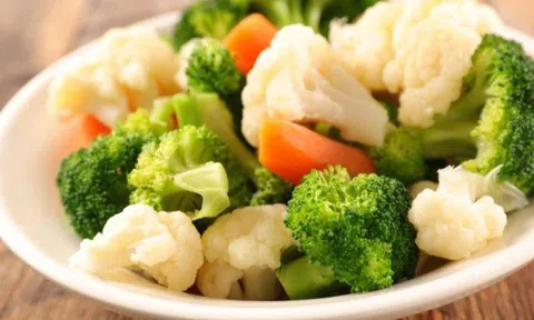 6 kiểu ăn uống khiến da dễ bắt nắng, lão hóa nhanh, ngay cả ăn đồ luộc cũng có thể gây hại
