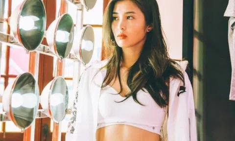 Nữ thủ môn cao gần 1m9, mặt xinh hơn Hoa hậu, ngắm chiếc eo càng mê