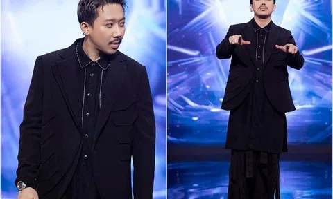 Trấn Thành mặc đồ "dị", xuất hiện râu ria cùng mái tóc muối tiêu: Vợ Hàn Quốc đã giải đáp cực khéo