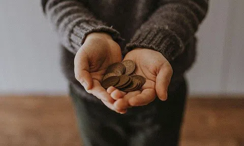 Để con tự tin quản lý tài chính trong tương lai, cha mẹ cần phải làm gì?