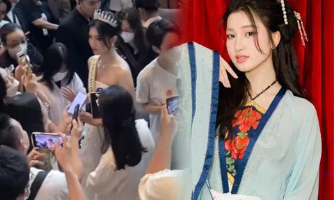 Nhan sắc nàng hậu ngưng học đại học đi "xuất khẩu", cứ xuất hiện là bị bao vây kín lối