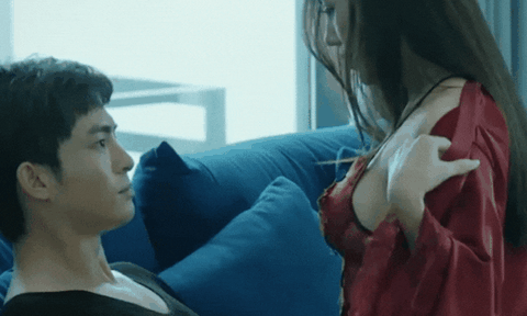 Mỹ nhân có cảnh cởi áo trên phim giờ vàng, ngoài đời dáng đẹp mơn mởn, không nghĩ đang nuôi "cậu ấm"