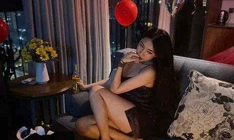 Cô Đào quán karaoke hot nhất màn ảnh có vẻ đẹp nóng bỏng, làm bao người xốn xang