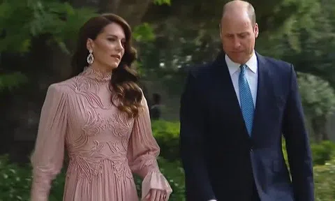 Vương phi Kate lên đồ đi ăn cưới, sửa váy hiệu đẹp hơn mẫu, không dìm hàng cô dâu