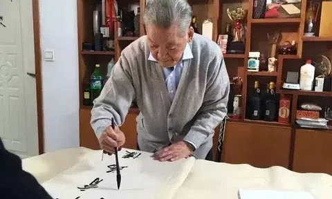 Bậc thầy y học cổ truyền Trung Quốc sống tới 103 tuổi: Sáng tối đều chải đầu, đặc biệt luôn ăn gừng với món này