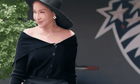 "Vợ Trấn Thành" gốc Hậu Giang tuổi U40 độc thân giàu có, body quyến rũ in đầy "dấu mực"