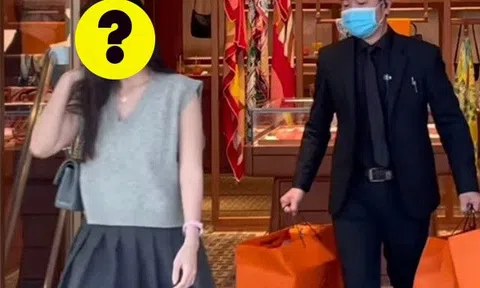 Bắt gặp "thần tiên tỷ tỷ" chốn học đường đi sắm cả "núi" Hermes, phải nhờ người hộ tống