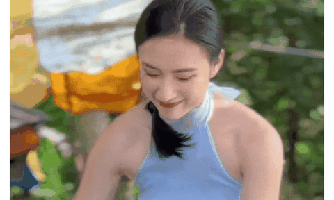 Angela Phương Trinh thích diện áo yếm khoe body chuẩn "học trò Phạm Văn Mách" nhưng lộ điểm gây hiểu nhầm