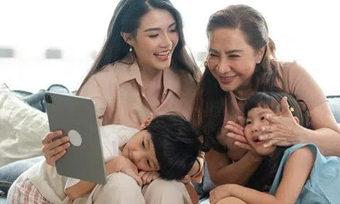Đã bao giờ bạn làm được cho mẹ 3 điều này? Hãy nâng niu vẻ đẹp của mẹ dù ở độ tuổi nào