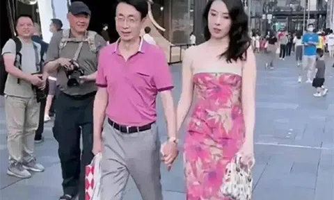 Chiếc váy của cô bồ nhí sóng đôi bên phú ông Trung Quốc, đẹp cỡ nào mà bán "đắt như tôm tươi"?