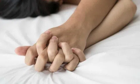 Sau cuộc yêu nồng nhiệt, cô gái ở miền Tây bị suy đa tạng, phải thở máy, BS cảnh báo kiểu quan hệ nguy hiểm
