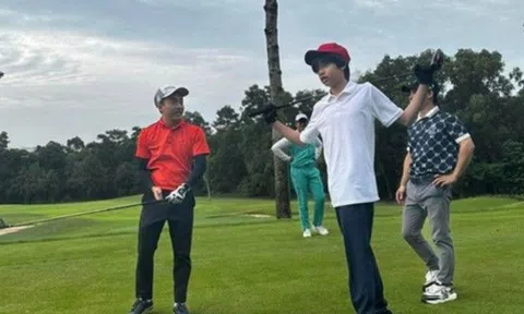 Subeo xuất hiện ở sân golf “đọ gậy” cùng Cường Đôla, 13 tuổi đã có khí chất tổng tài