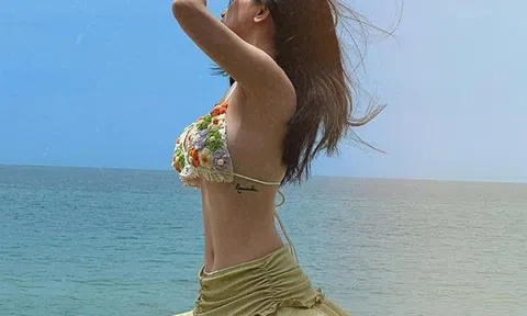 Mê mẩn ngắm mỹ nhân mặc áo bikini như cắm cả vườn hoa lên ngực, U40 vẫn trẻ như 18