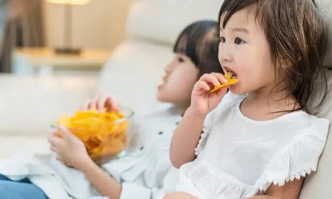 Loại "rác" phẩm hàng đầu tàn phá não bộ của trẻ, càng trưởng thành càng thấy hậu quả rõ rệt