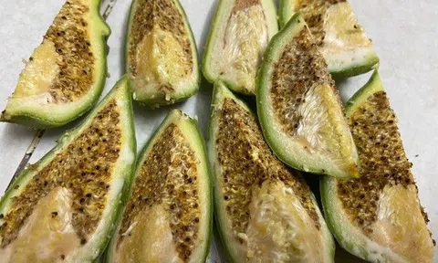 Loại quả xưa từ cây mọc dại nay bán cả trăm nghìn/kg, nhiều người săn lùng để làm thuốc quý, BS cảnh báo "dùng cẩn trọng"