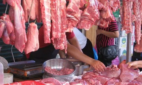 Ra chợ thấy loại thịt này dù ngon tới đâu cũng đừng mua, giá không rẻ lại dễ "bẩn" và gây bệnh, người khôn thường tránh