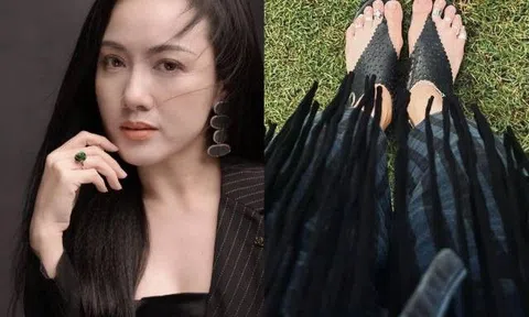 BTV Hoài Anh hút hồn khoe nhan sắc sầu muộn, bật mí phong cách đeo nhẫn 8 ngón chân "lạ đời"