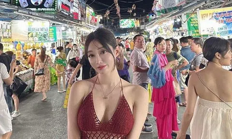 Cô gái mặc đồ như lưới đánh cá đi chợ đêm, người qua đường nhìn mãi không chán